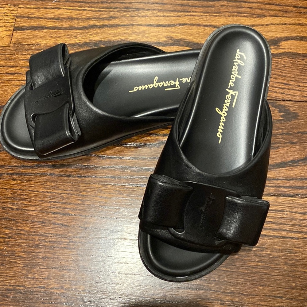2021 Salvatore Ferragamo, authentic leather bow slides like new size 9.5